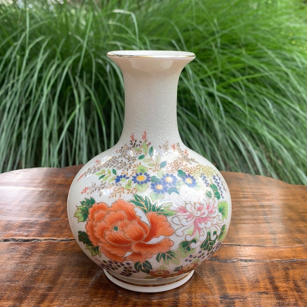 3/$15 Shaddy Mino Vase